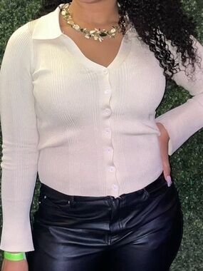 Cropped Cream Ribbed Button Cardigan - V-Neck Collar